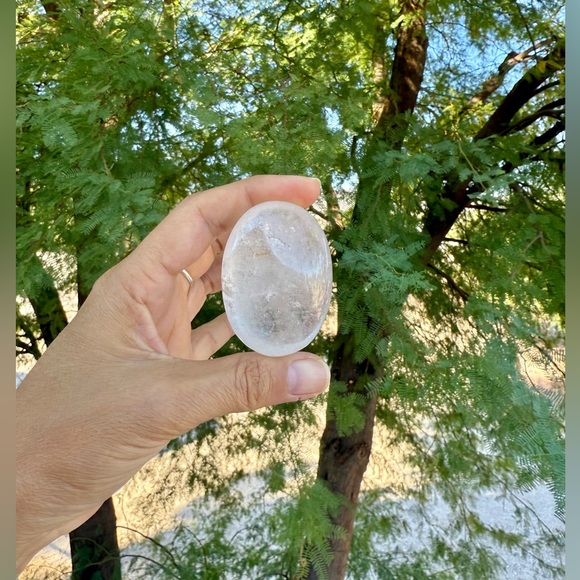 Clear Quartz Palmstone - Picture 2 of 4